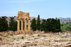 Stein auf Stein neben Stein